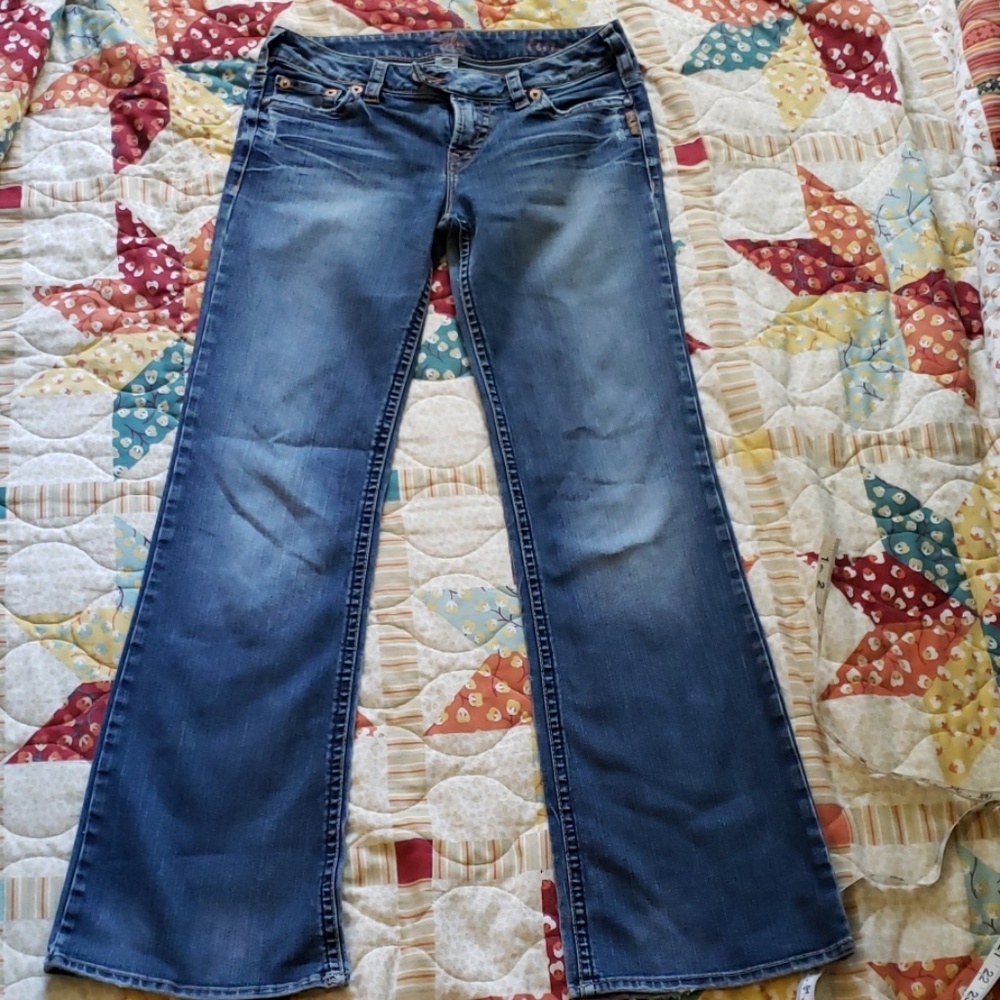 Silver Jeans Tina Style Size 29 Bootcut Distressed